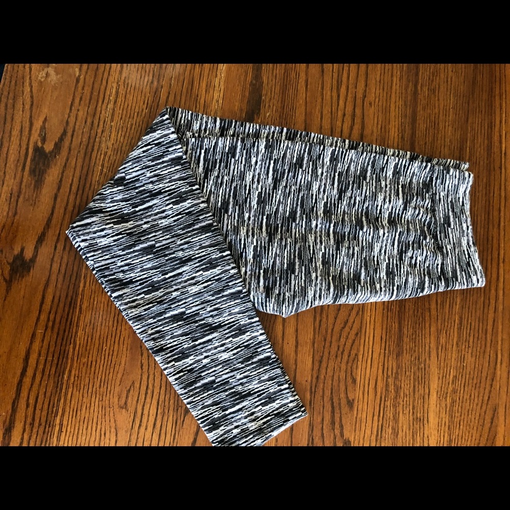 black and white stripped leggings